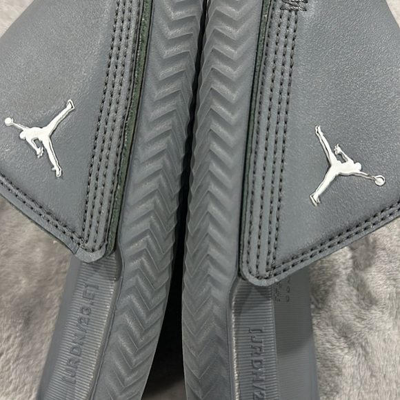 😎🩶JORDAN RUBBER SLIDES🩶😎 - Picture 4 of 7